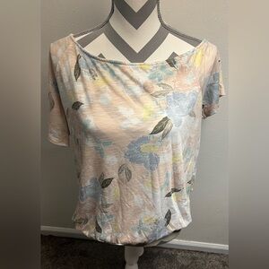Torrid Peach Floral Off-Shoulder Featherlight Short Sleeve Tee Size 0‎